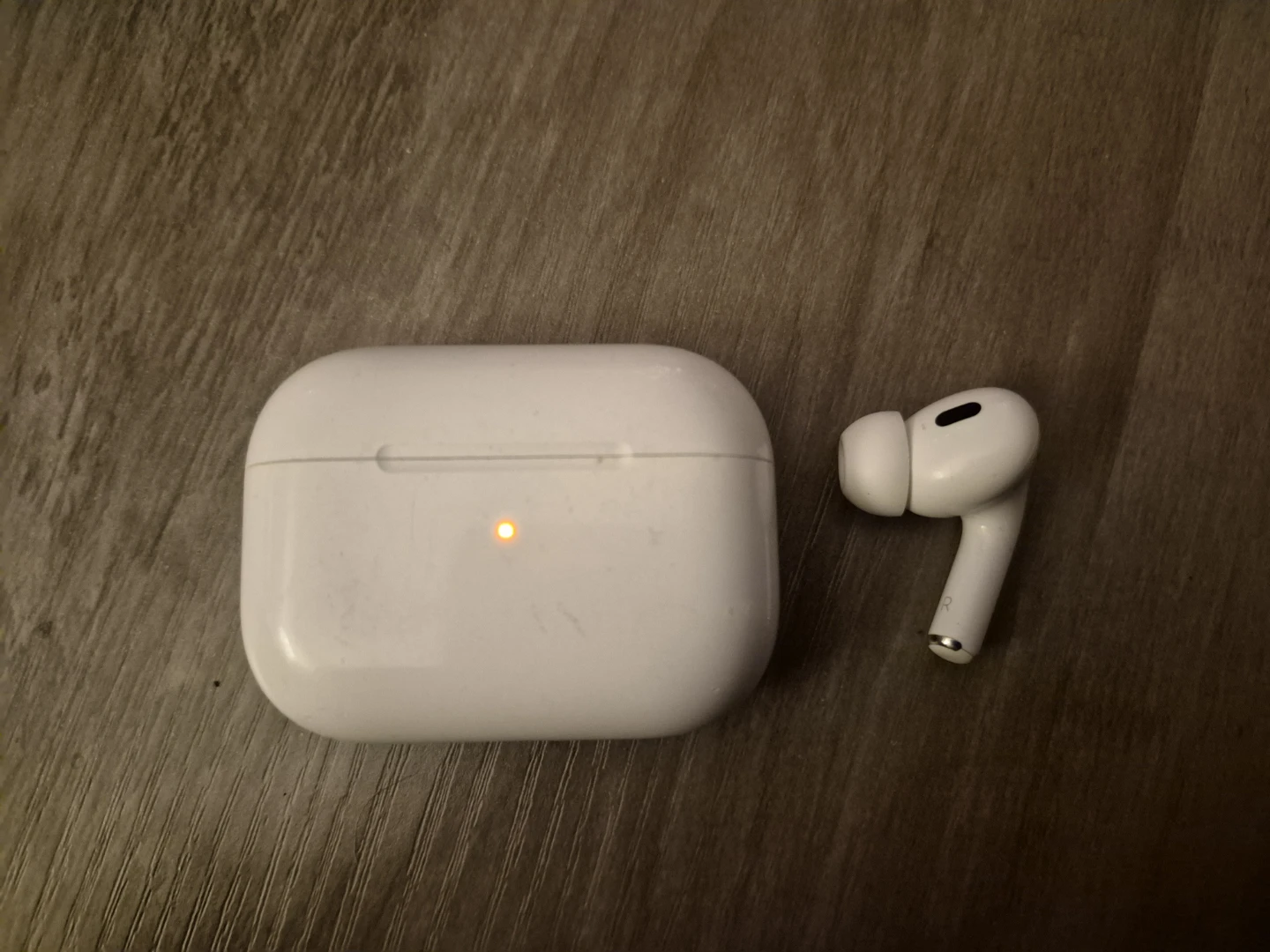 Apple AirPods Pro RIGHT airpod and charging case - photo 2
