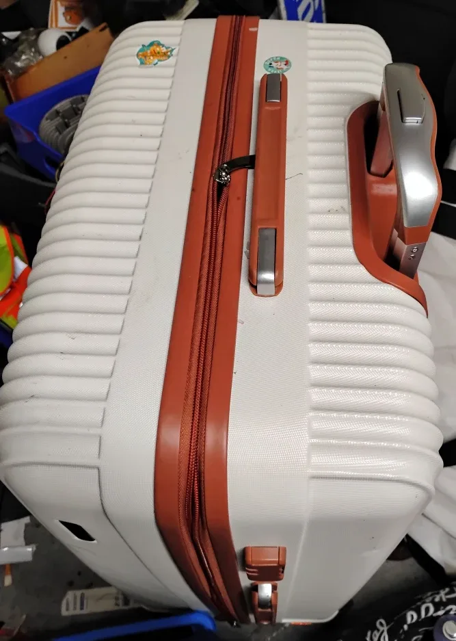 White & Orange Suitcase image indicator(5)