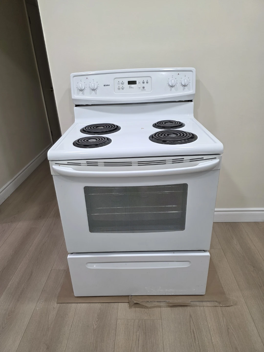 Kenmore White Electric Stove - photo 2