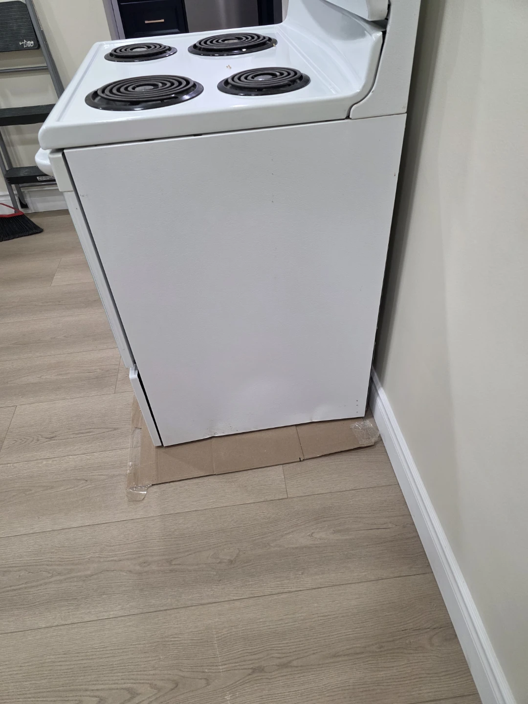Kenmore White Electric Stove - photo 4