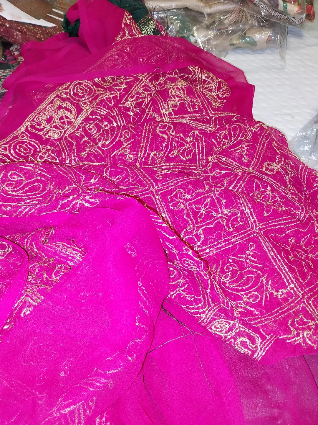 Pink and Gold Embroidered saree - photo 3