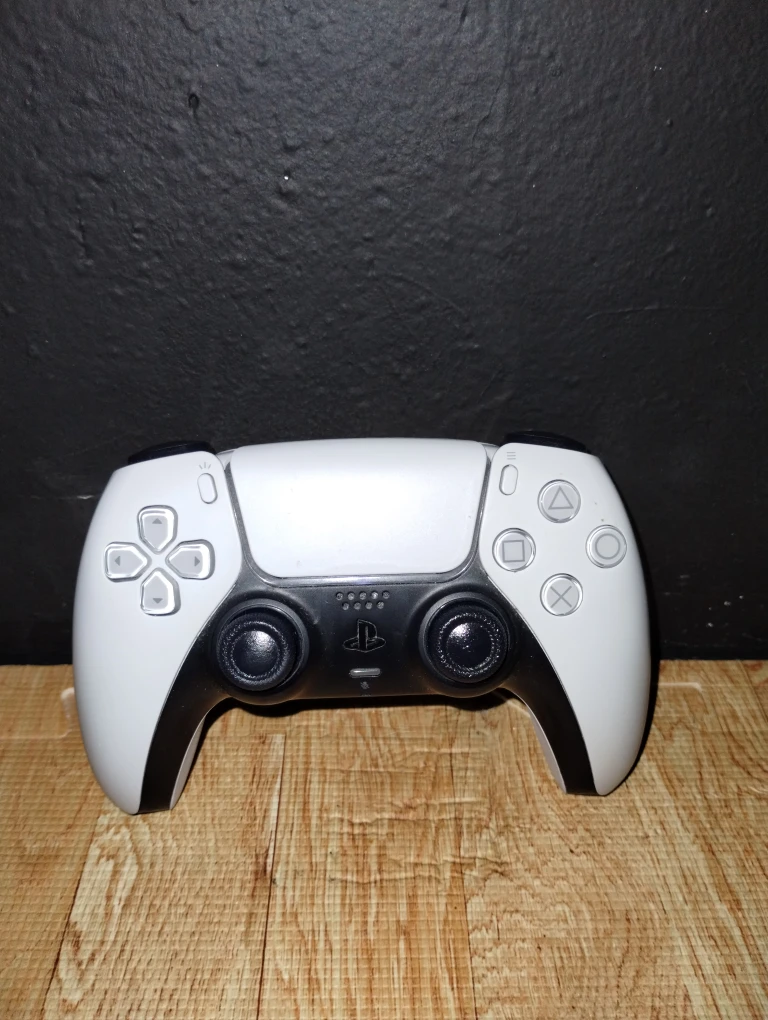 Sony PlayStation 5 (PS5) DualSense Controller - photo 4