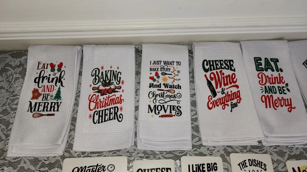 Christmas Themed Kitchen Towels image indicator(2)