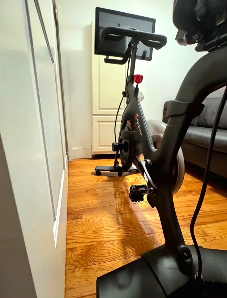 Peloton Exercise Bike - Great Condition image indicator(2)