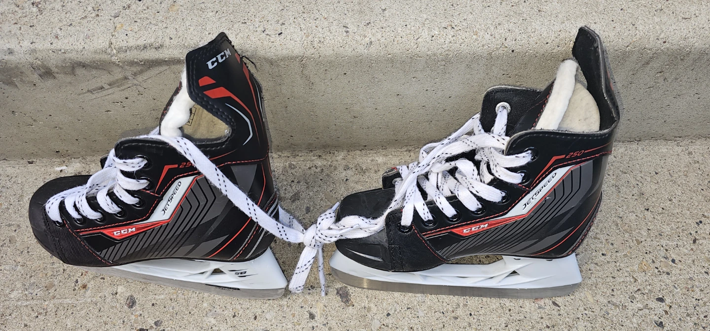 CCM Youth Hockey Skates - Size 12J - photo 3