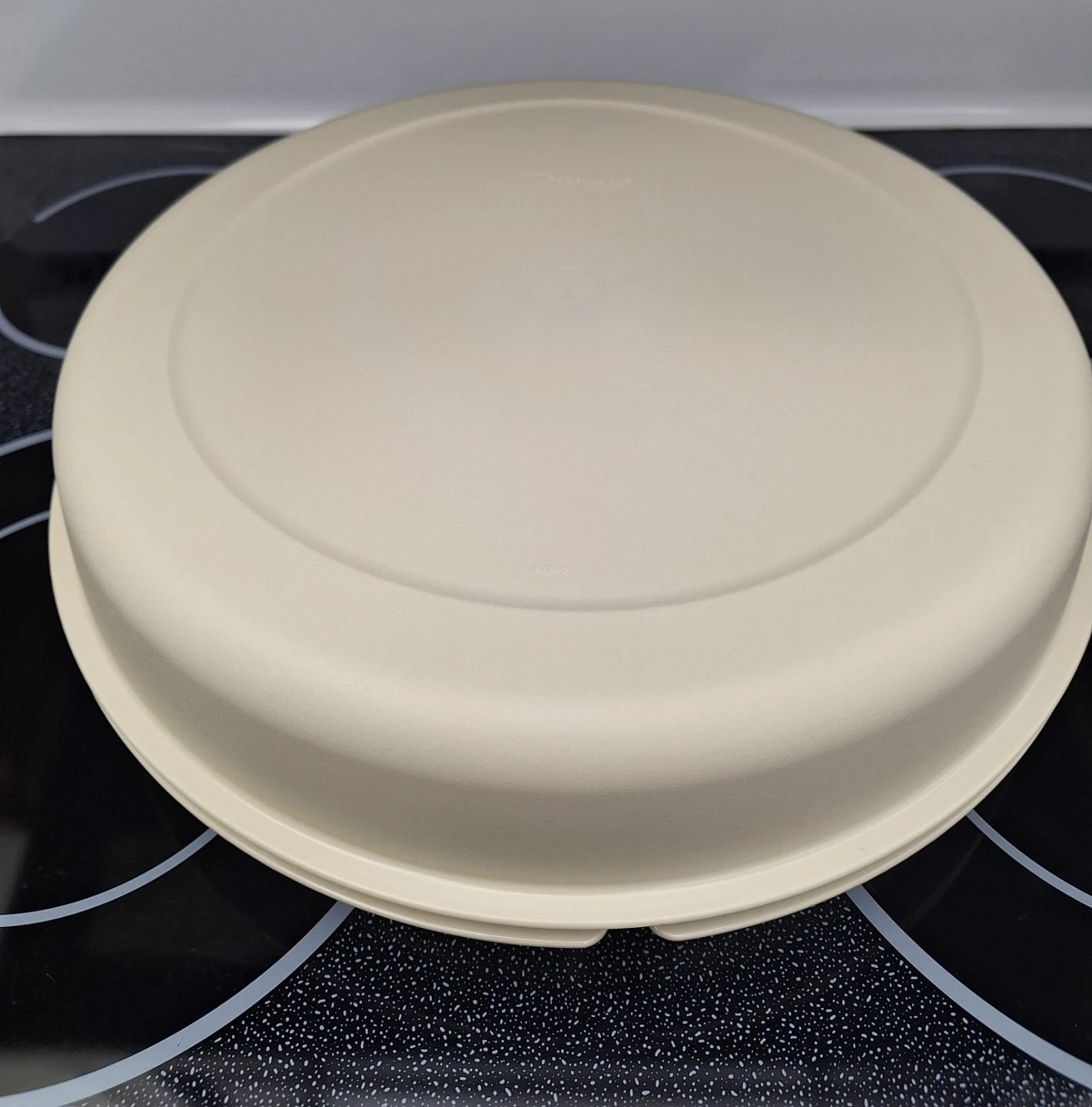 REDUCED Tupperware Serving Center Set - photo 3