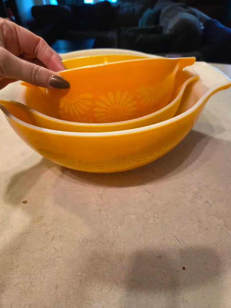 Vintage Pyrex Daisy Yellow Mixing Bowls