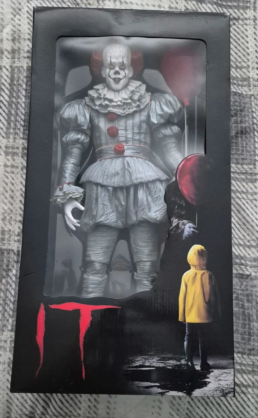 NECA PENNYWISE FIGURINE