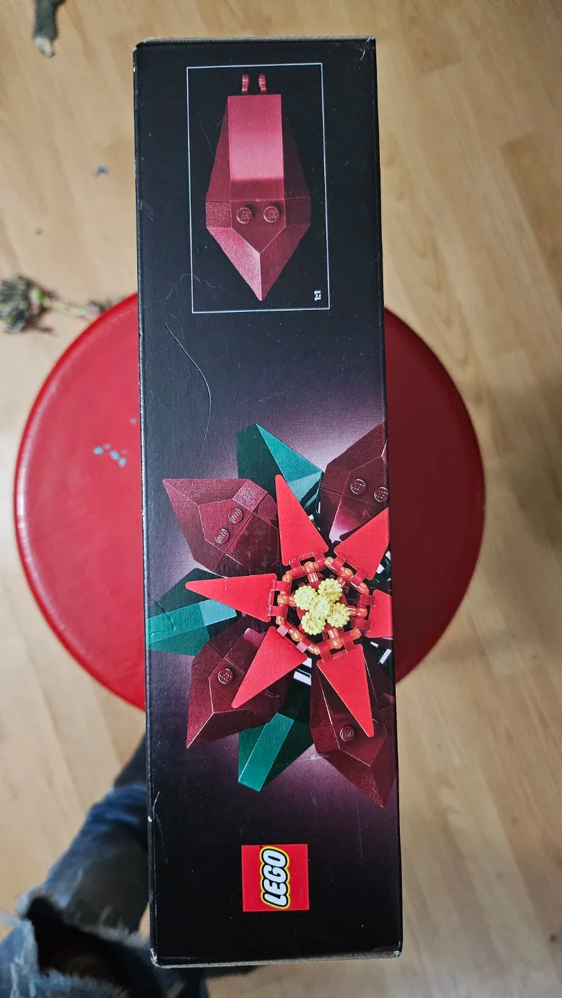 LEGO Icons Poinsettia Botanical Collection 10370 image indicator(2)