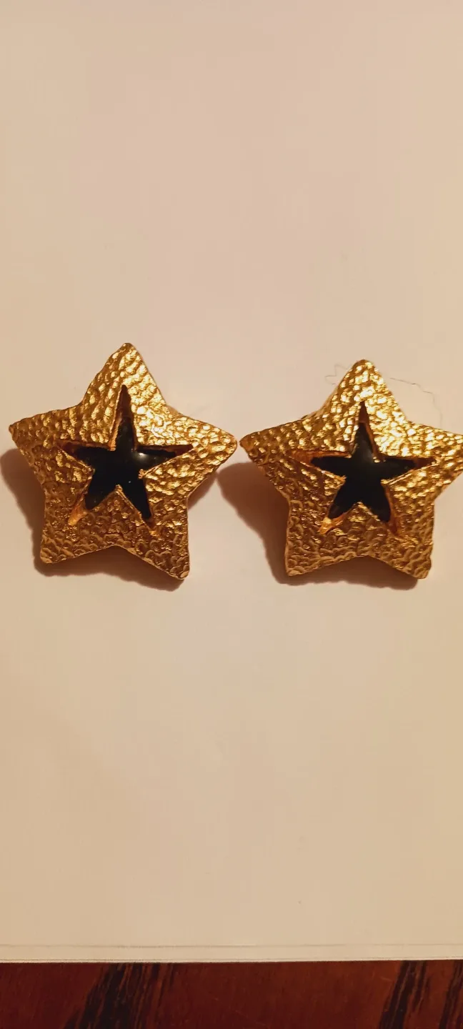 Beautiful Gold Tone Stars Clip-on Earrings