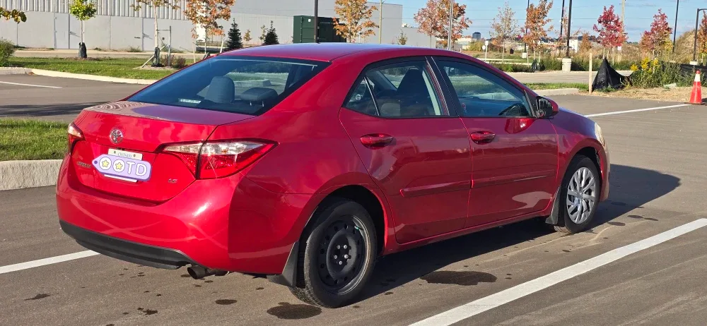 Red Toyota Corolla 2017 LE Sedan image indicator(9)