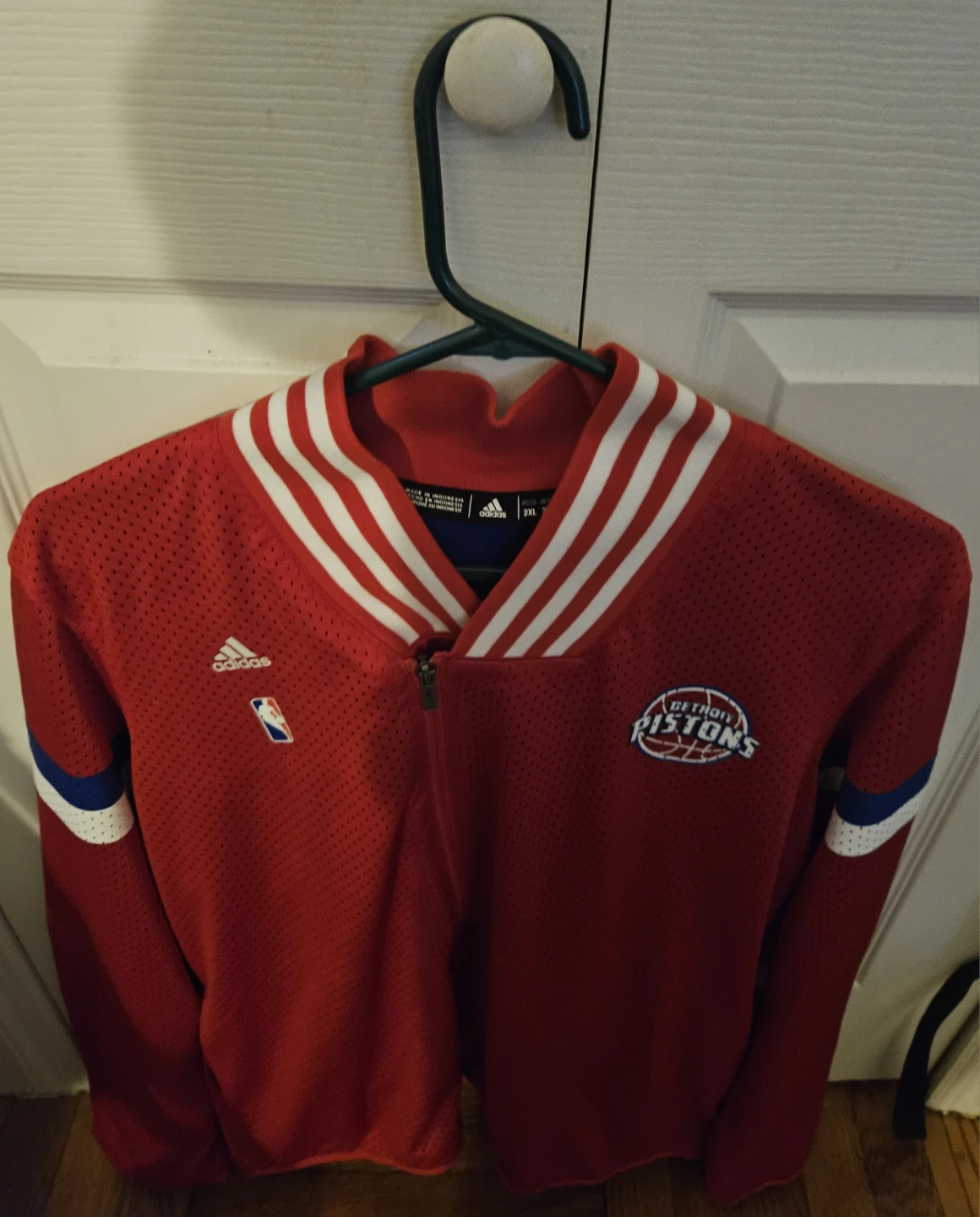 Women's XXL Detroit Pistons NBA windbreaker cardigan