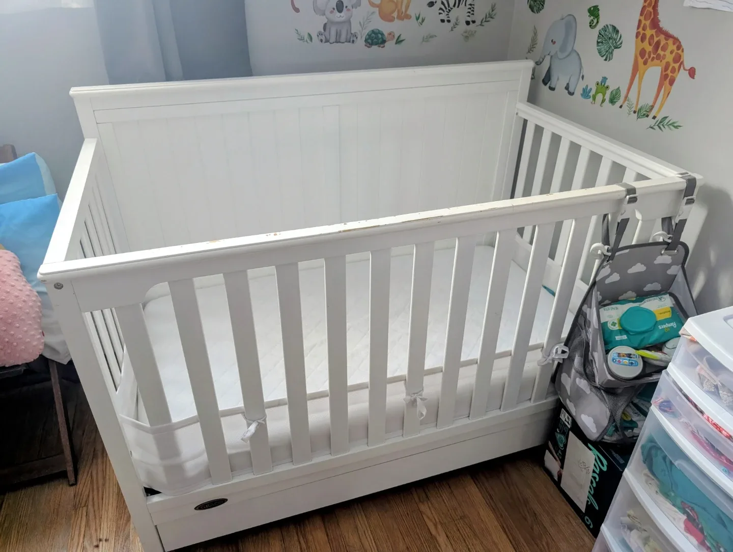 White Graco Hedley 4 in 1 Convertible Crib