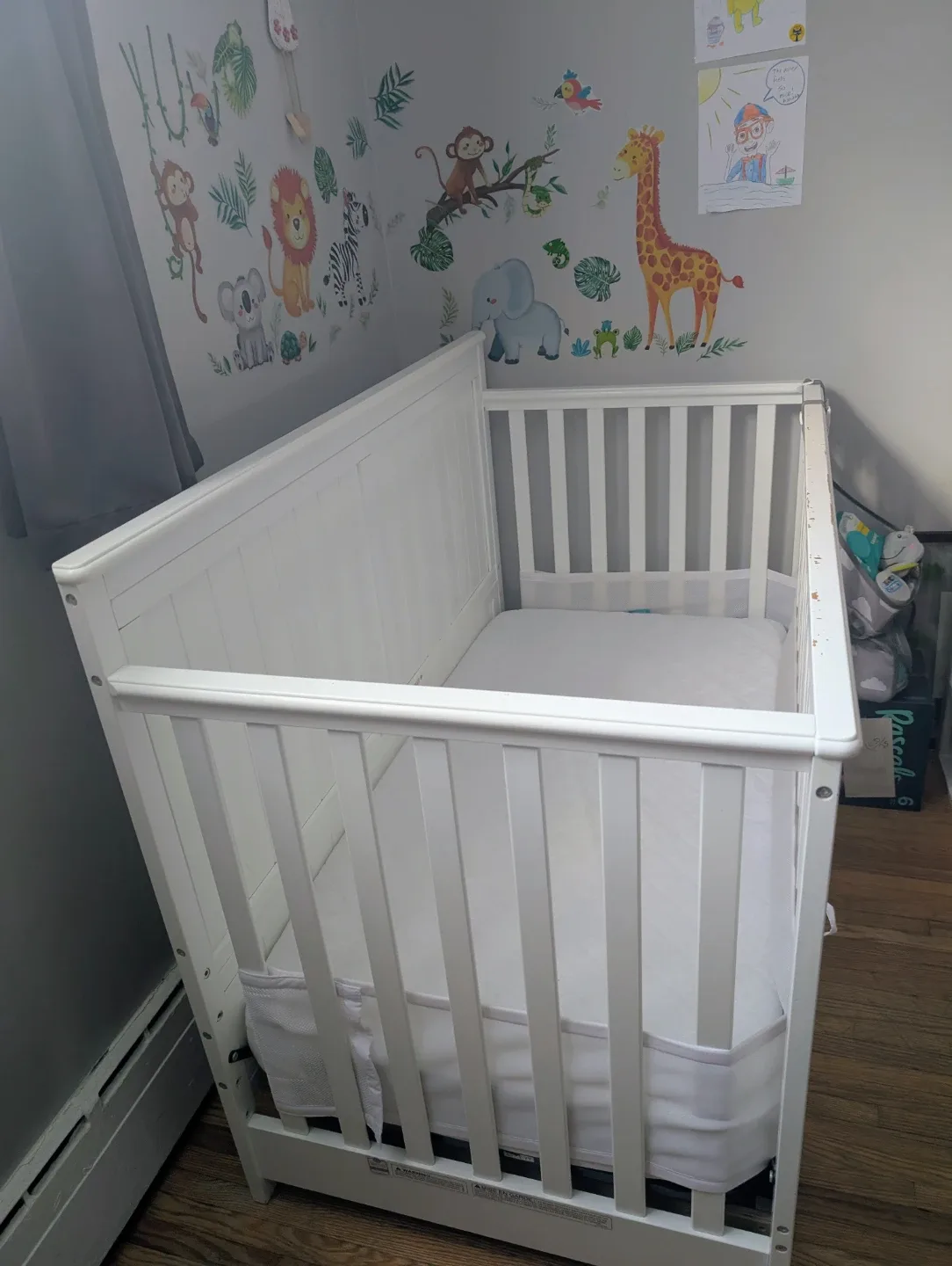 White Graco Hedley 4 in 1 Convertible Crib image indicator(2)