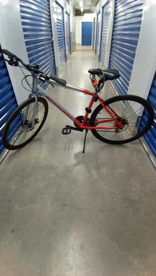 Schwinn 700C Hybrid Bike 28" wheels. Like New.