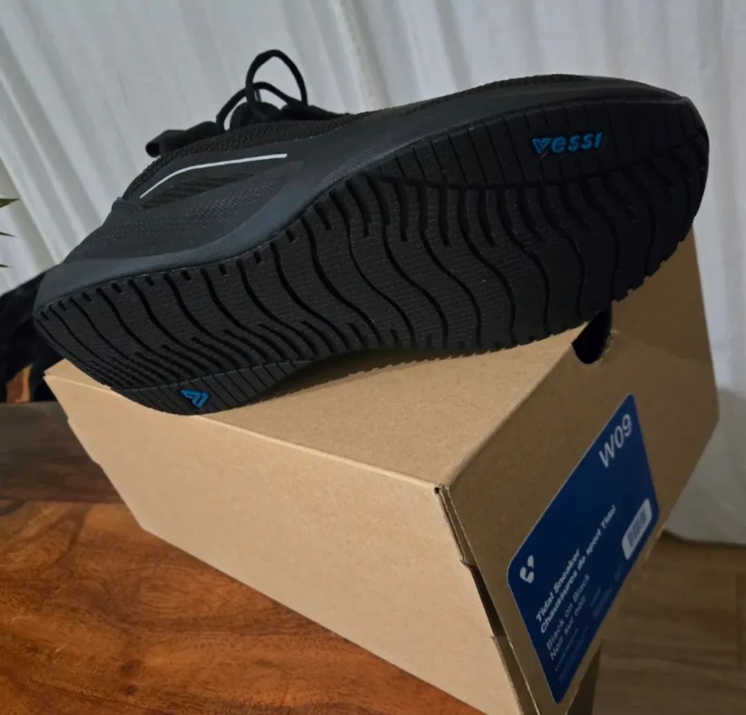 Vessi Tidal Sneakers - Women's Size 9 - Black