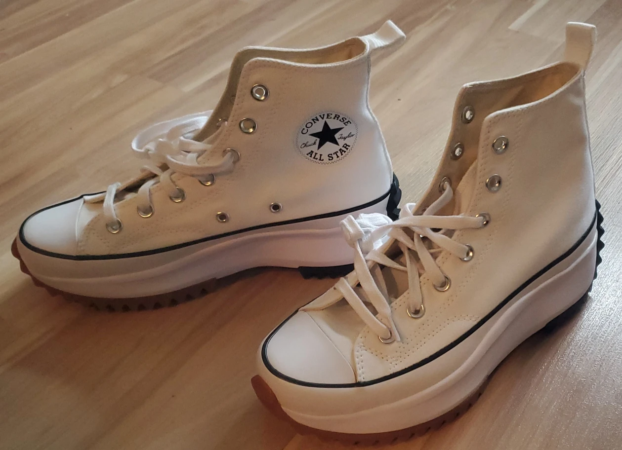 CONVERSE Chuck Taylor - Boys size 6 - photo 2
