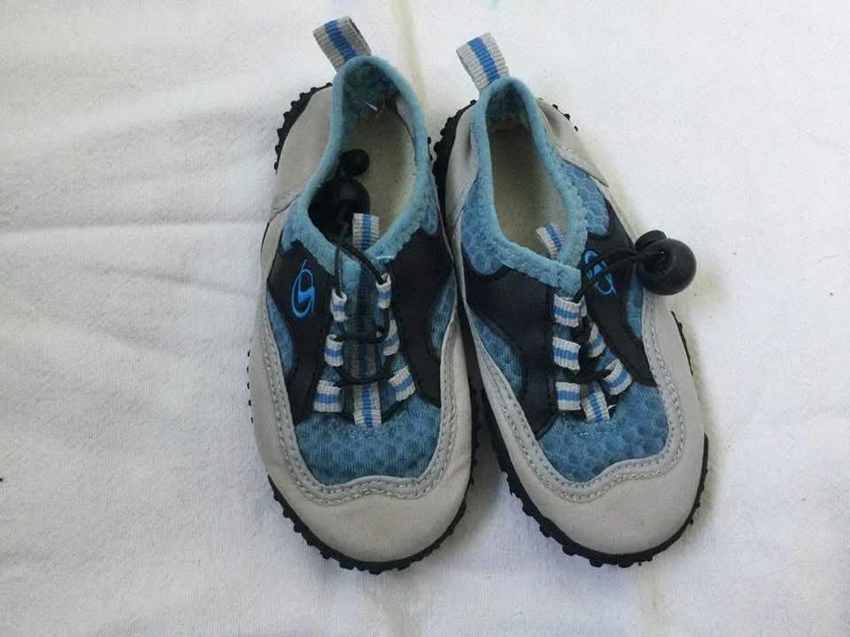 Little boys sz 7 water shoes