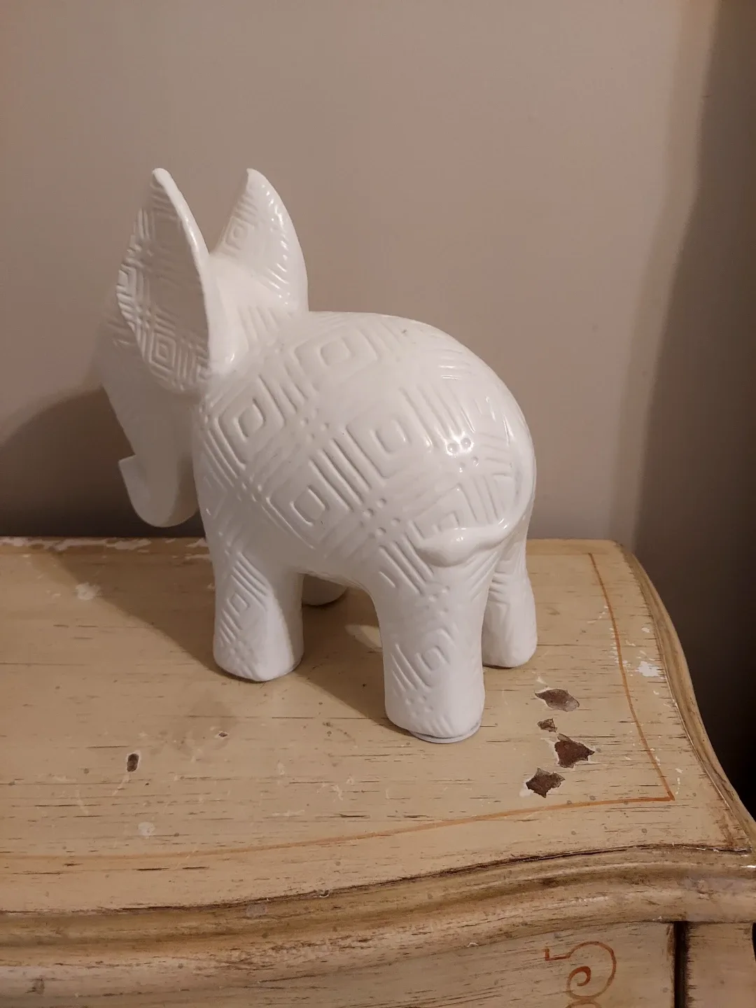 White Ceramic Elephant Figurine image indicator(2)