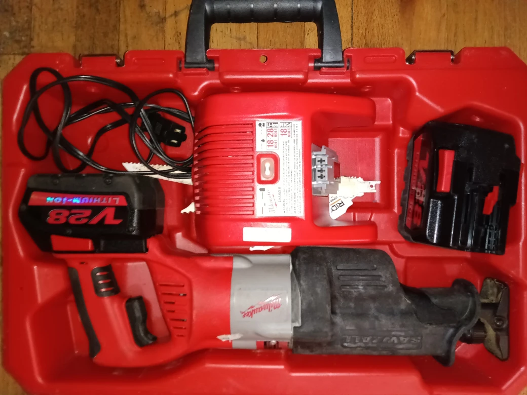 Milwaukee Sawzall Reciprocating Saw Kit