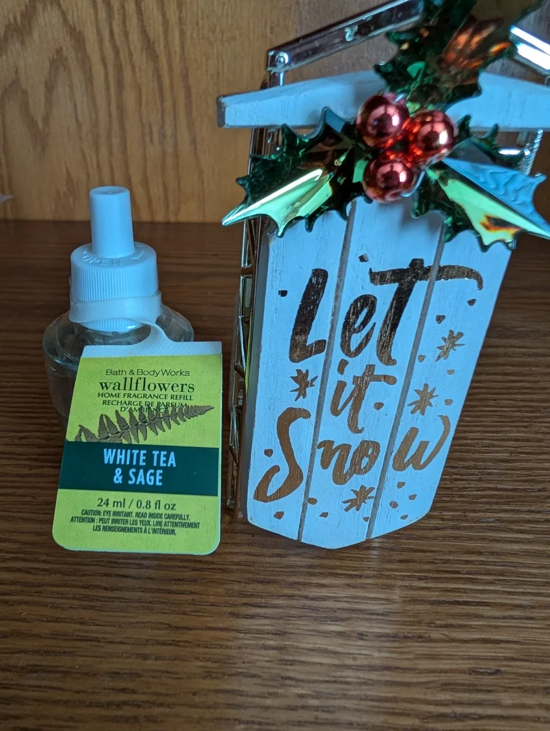 Bath & Body Works Wallflowers Plug & Sled Decor