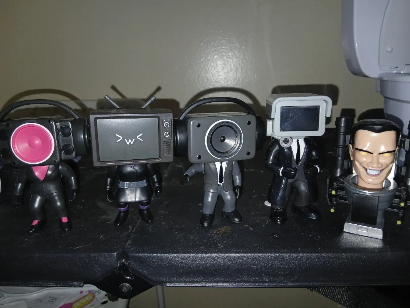 Skibidi toilet mini figures