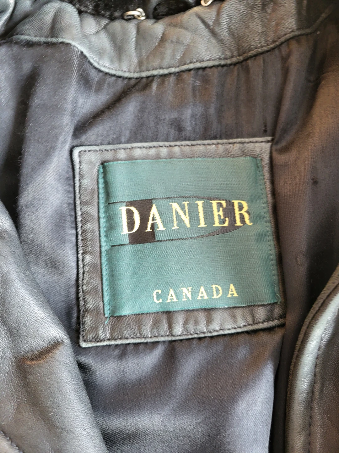 Danier Canada Black Leather Coat - Size L - photo 3