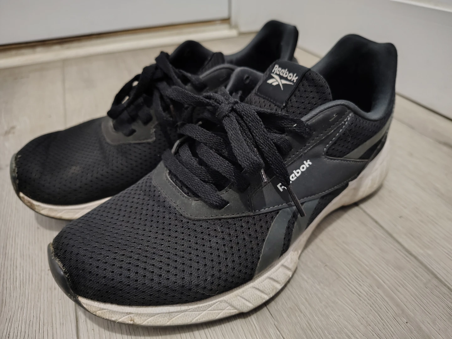Reebok Running Shoes - Black Size 9, Men. - photo 2