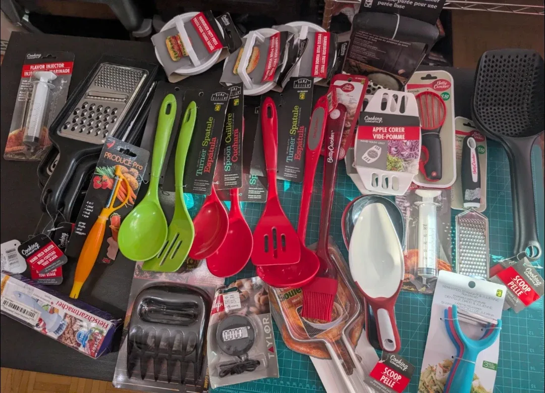 Assorted Kitchen Utensils - New image indicator(2)