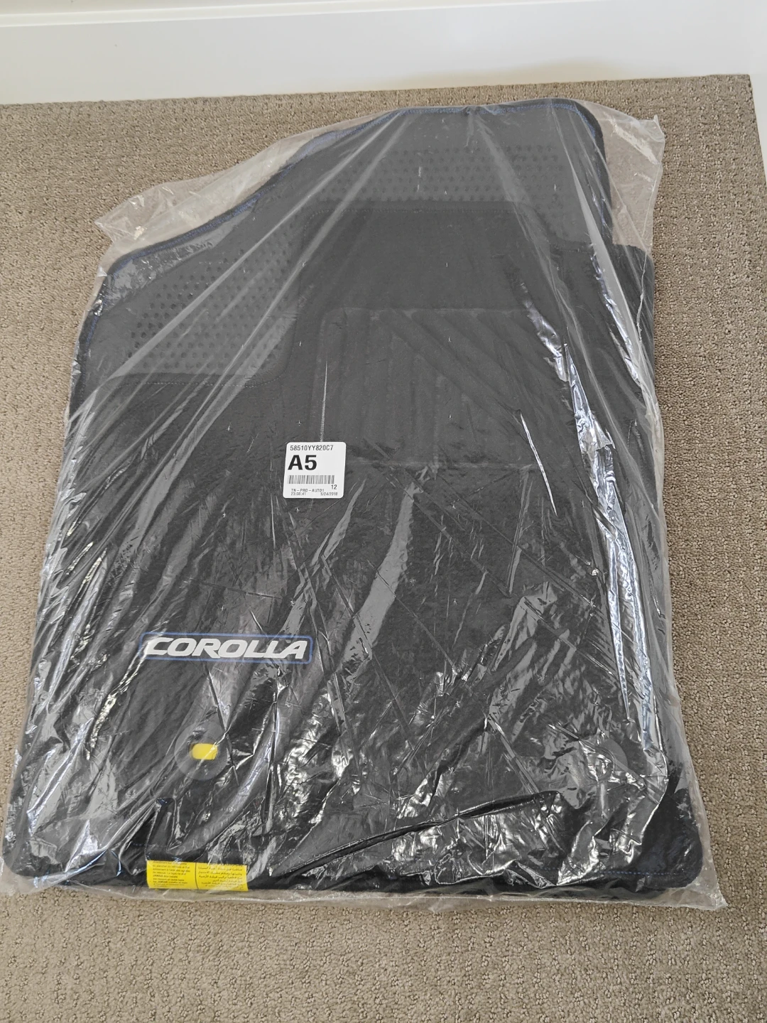 NEW Toyota Corolla 4 Piece Floor Mat Set 2014-2019 58510YY820C7 - photo 2