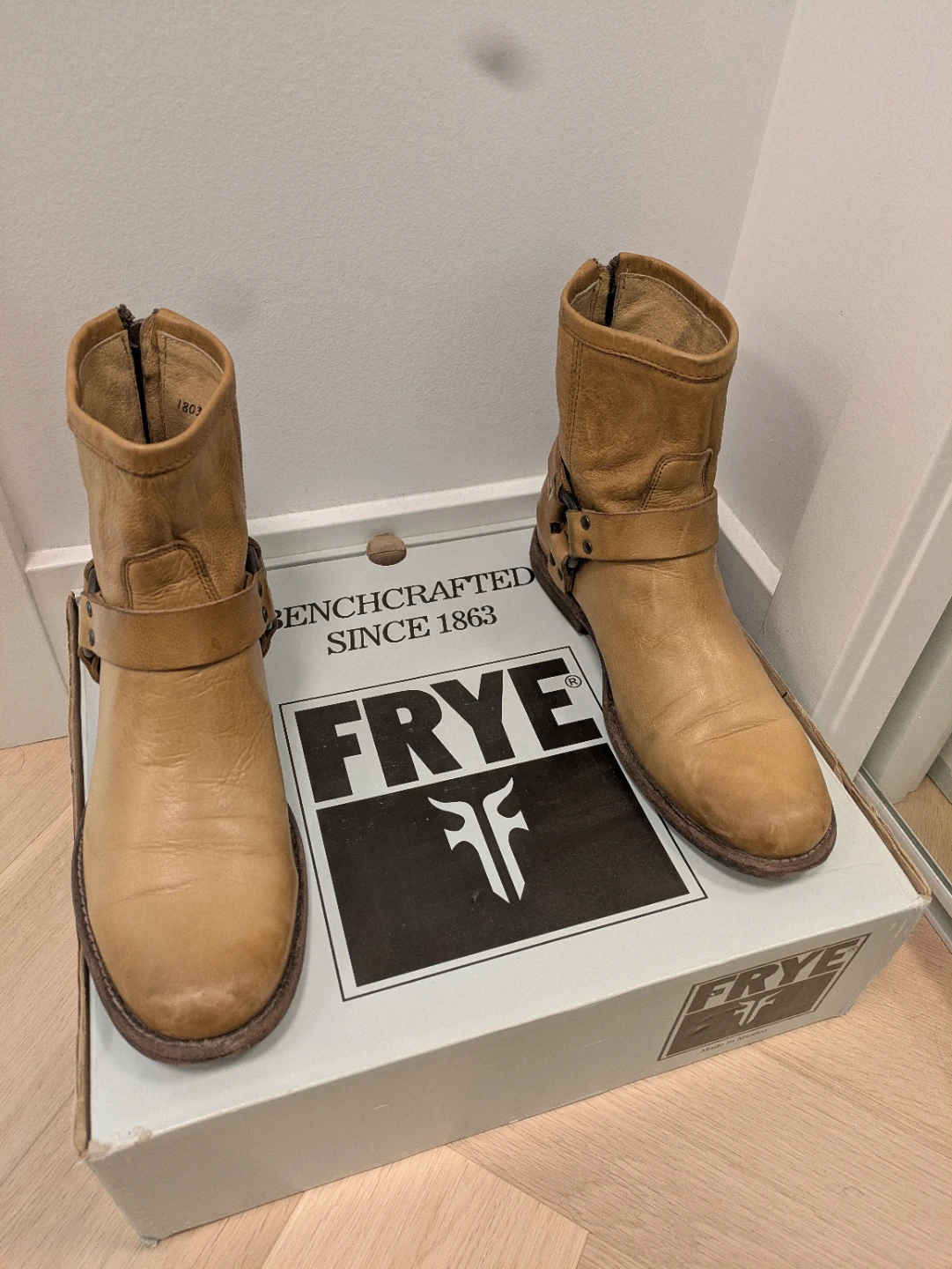 Frye women's leather boots - photo 2