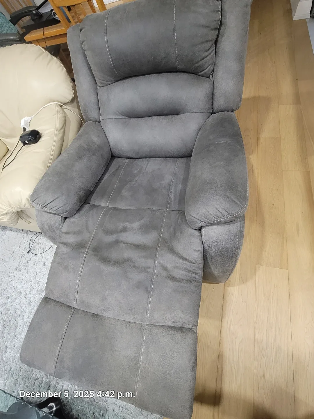 Grey Recliner Chair - Cozy & Comfy! image indicator(2)