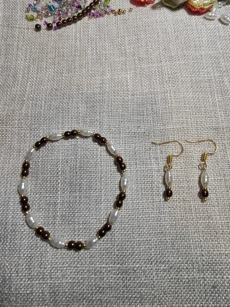 Pearl and Brown Bead Jewellery Set image indicator(6)