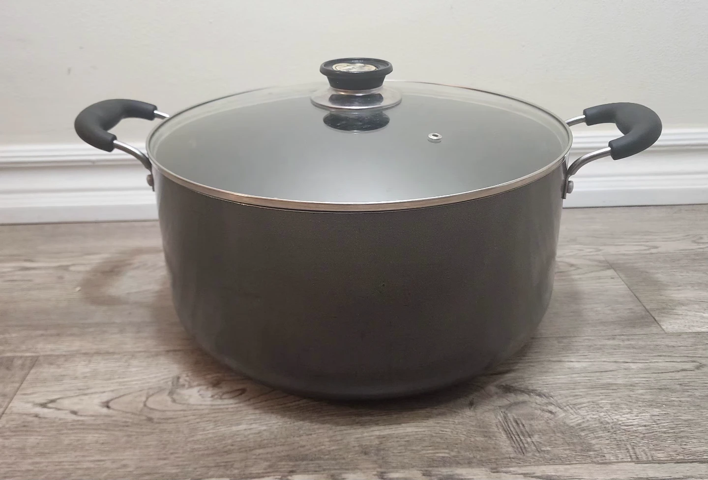 Myland Aluminum Nonstick Dutch Oven Black,