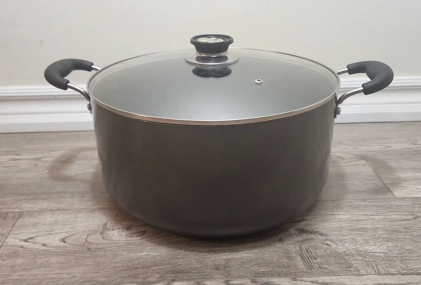 Myland Aluminum Nonstick Dutch Oven Black,