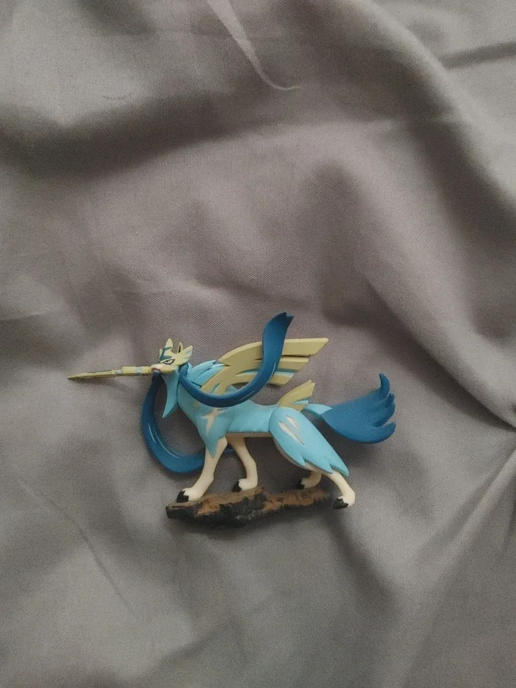 Pokemon Zacian Figure