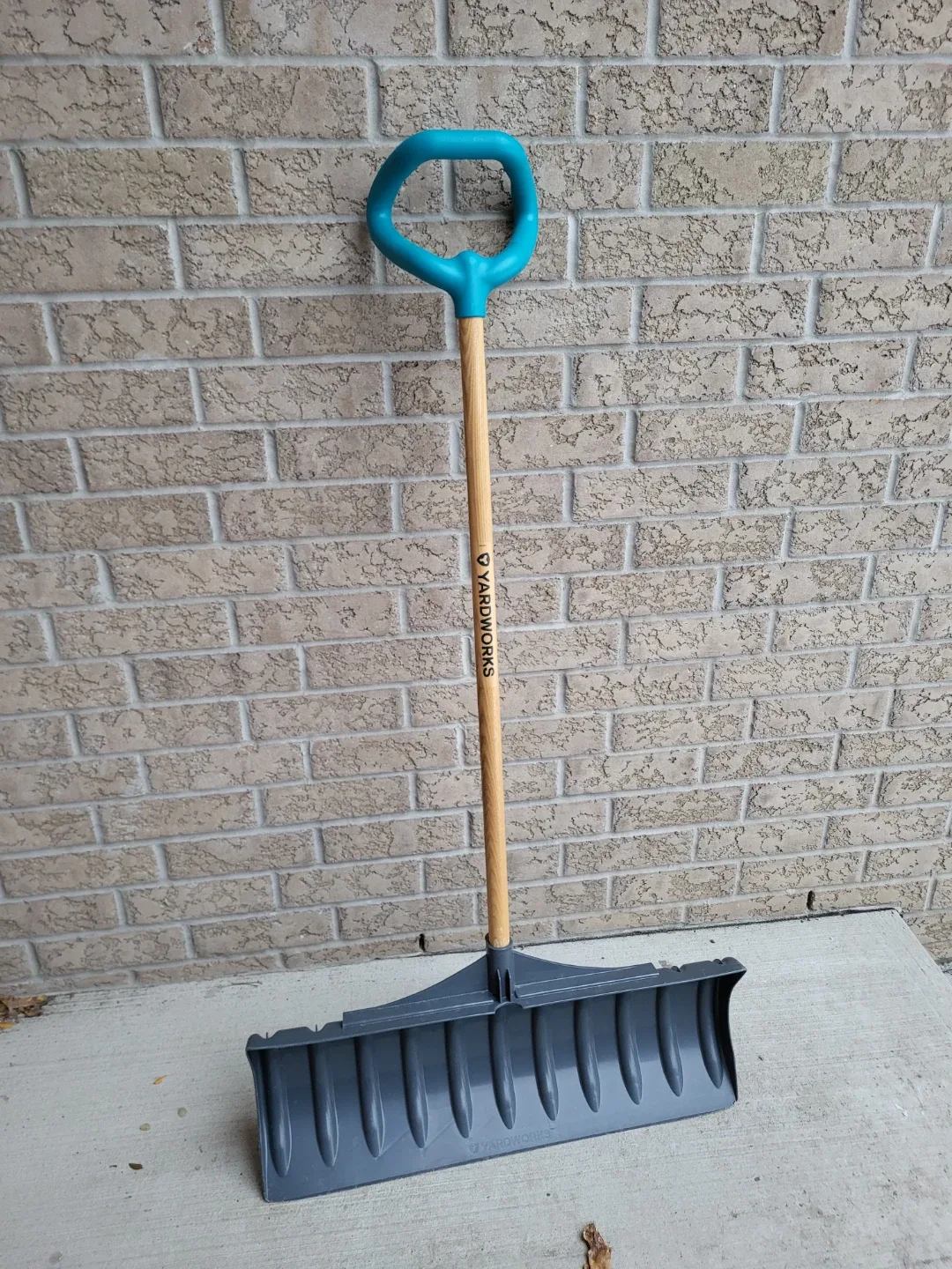 Yardworks Extra Wide Snow Shovel Tool- Special Hand Grip