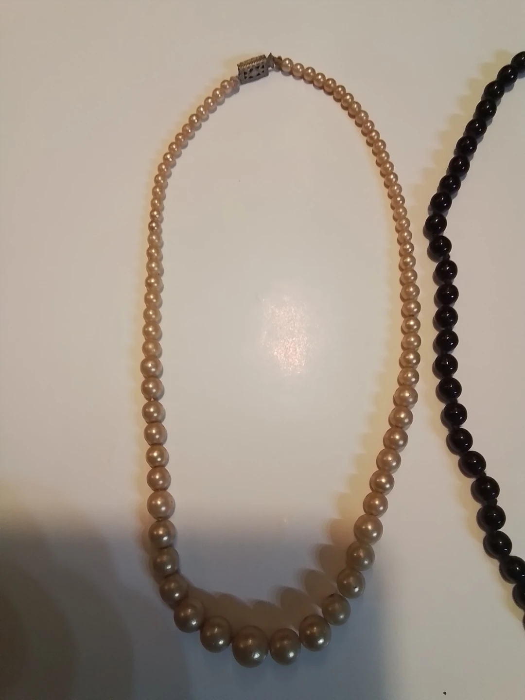 Vintage Beaded Necklaces - Black and Pearl Colour - photo 3
