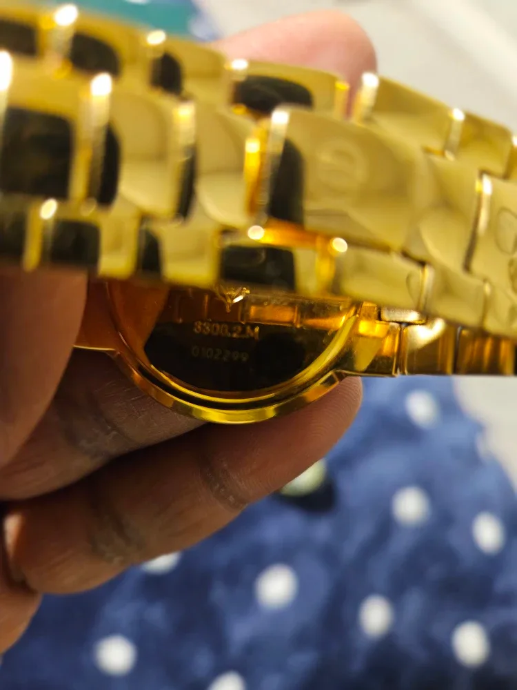 Vintage Gucci Gold Watch w/ Box image indicator(2)