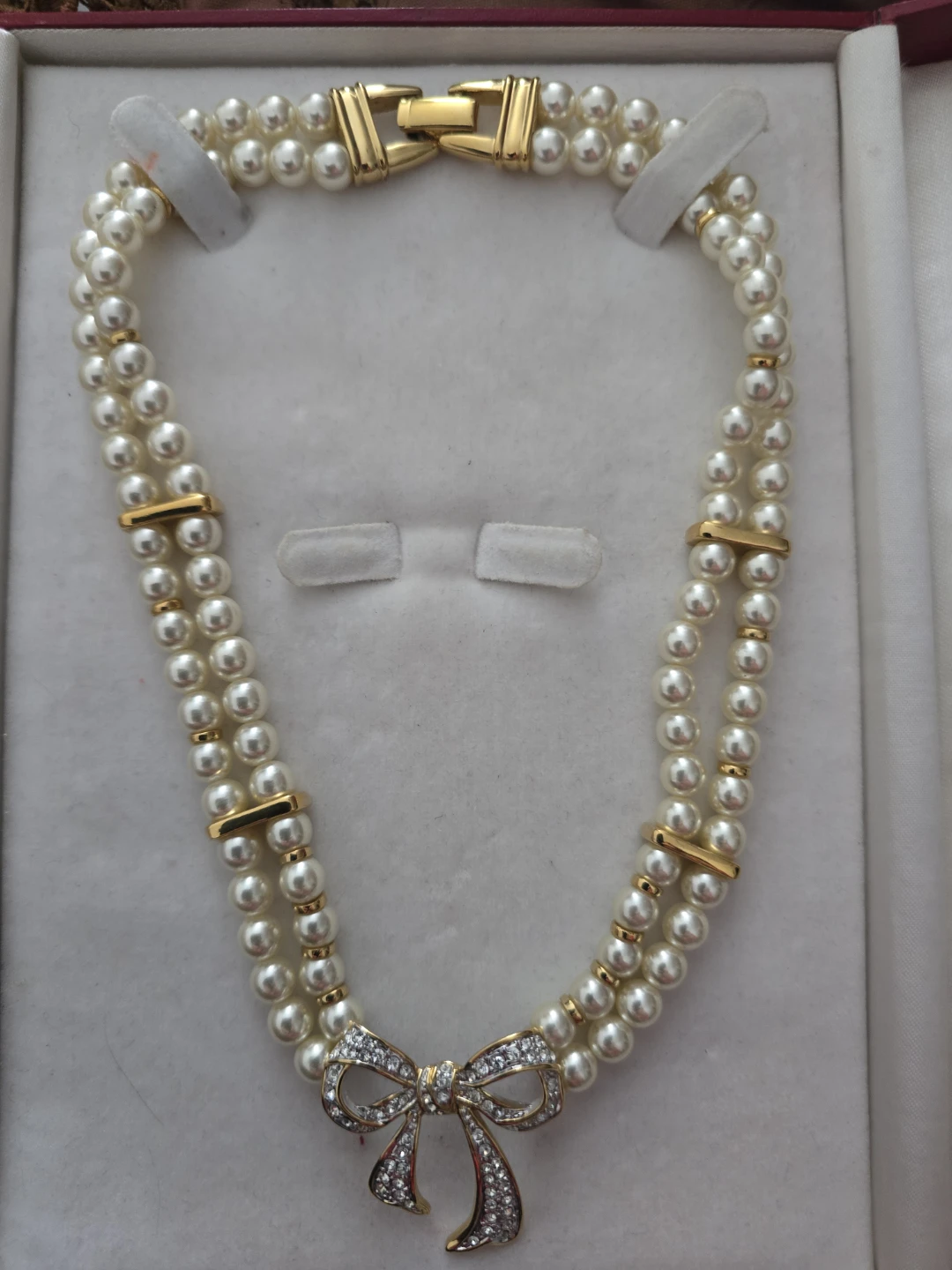 Italina Pearl Necklace with Bow Swarovski crystal.