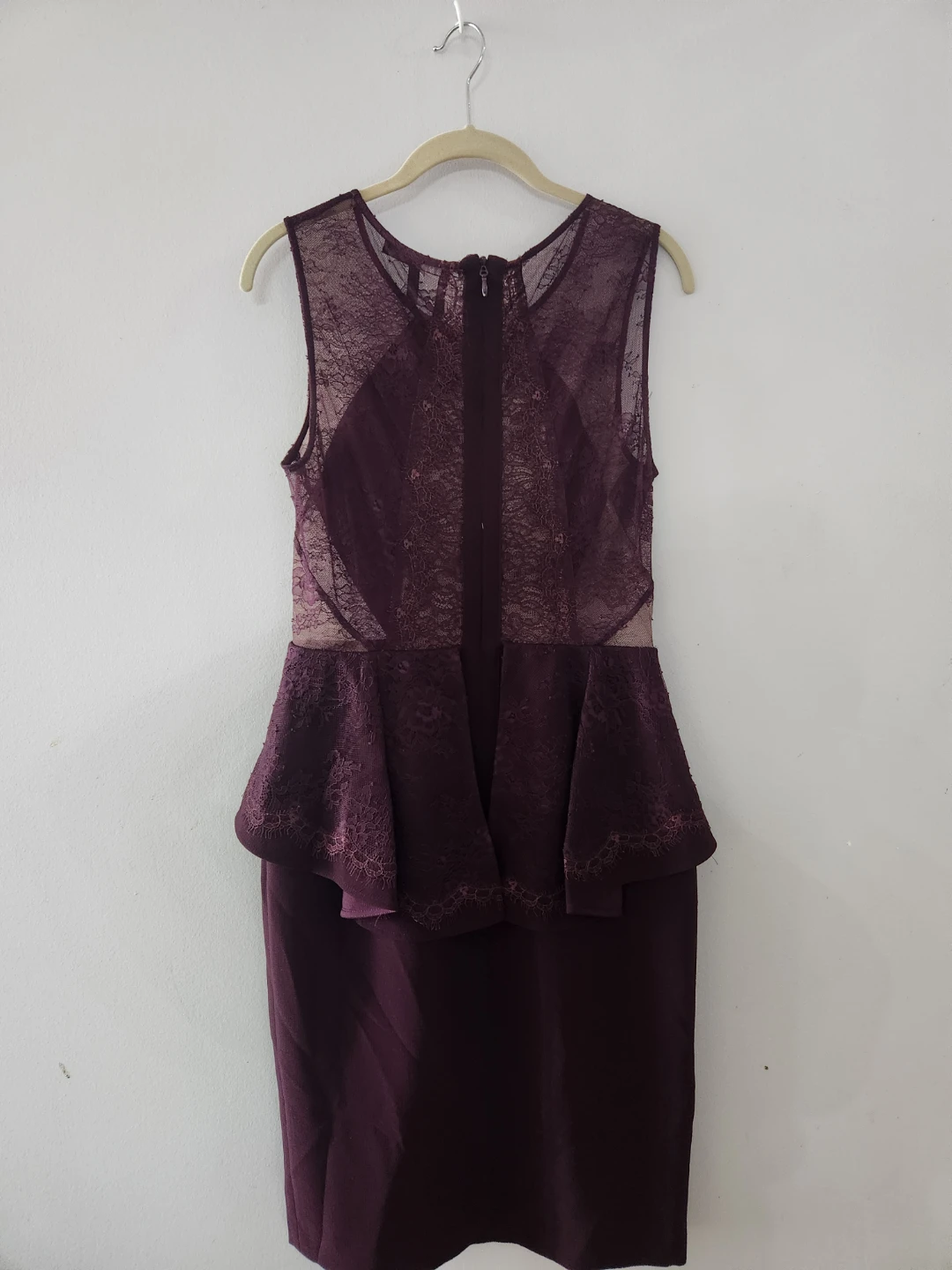 BCBG Peplum dress size 6 - photo 2