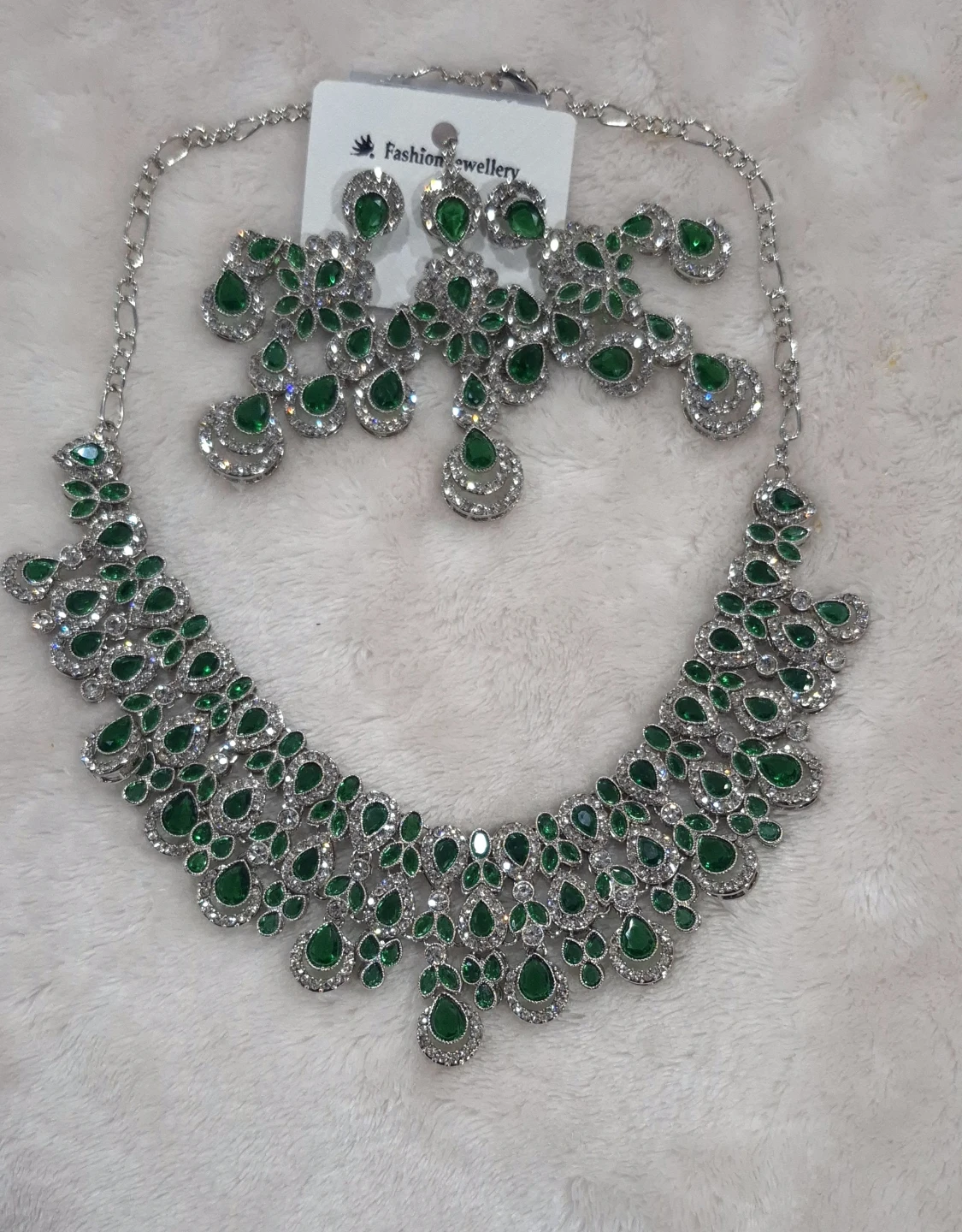 Emerald Green Cluster Bridal Necklace, Earrings & Tikka Set - photo 2