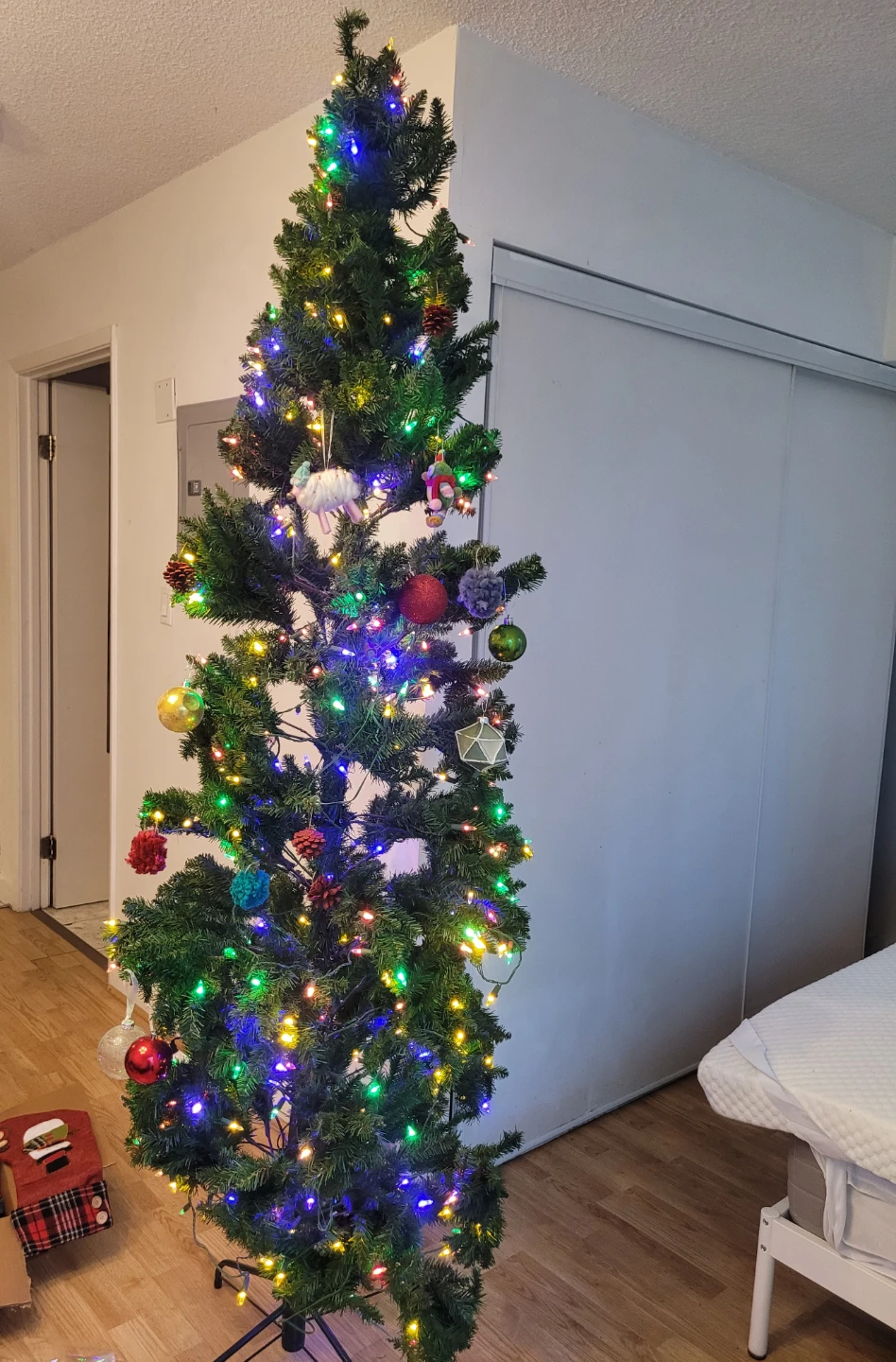 Prelit Christmas Tree 🎄 - photo 2