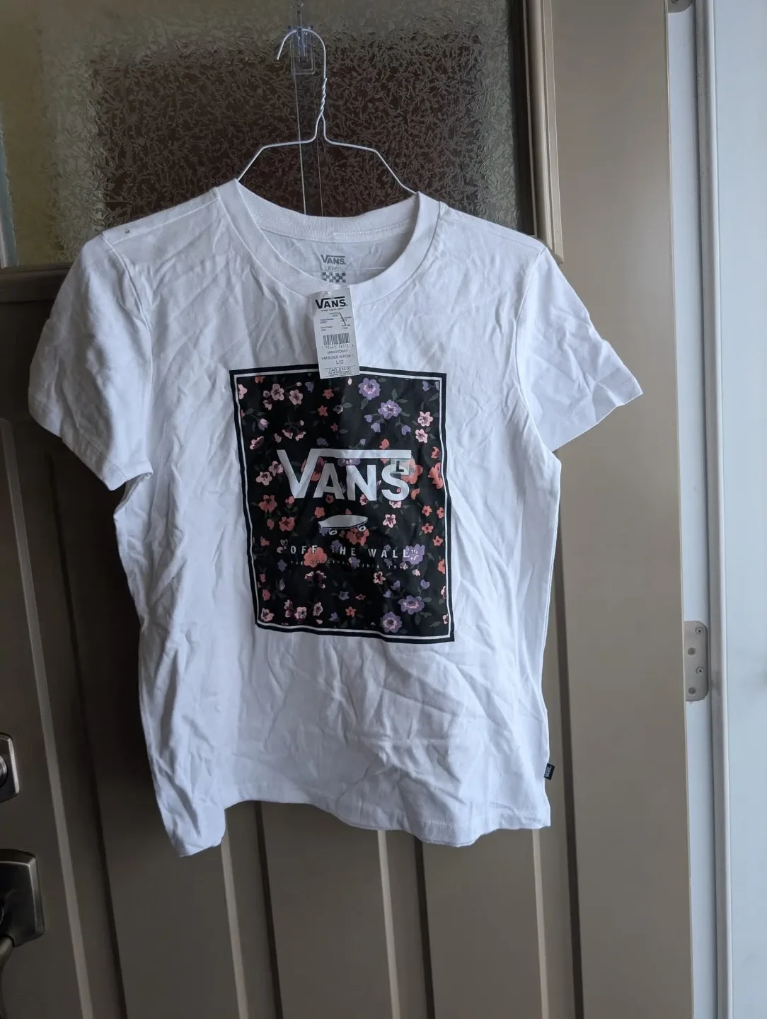 BNWT Womens sz lg Vans tshirt