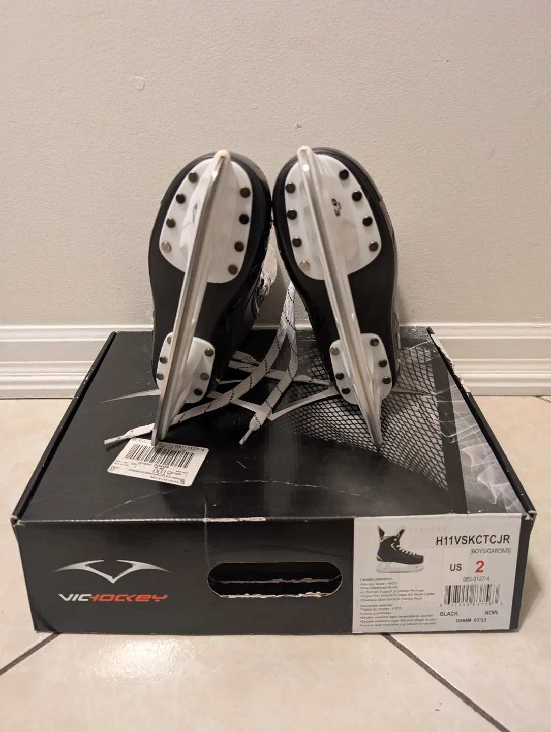 Vic Hockey H11VSKCTCJR Boys Ice Skates - US Size 2 image indicator(5)