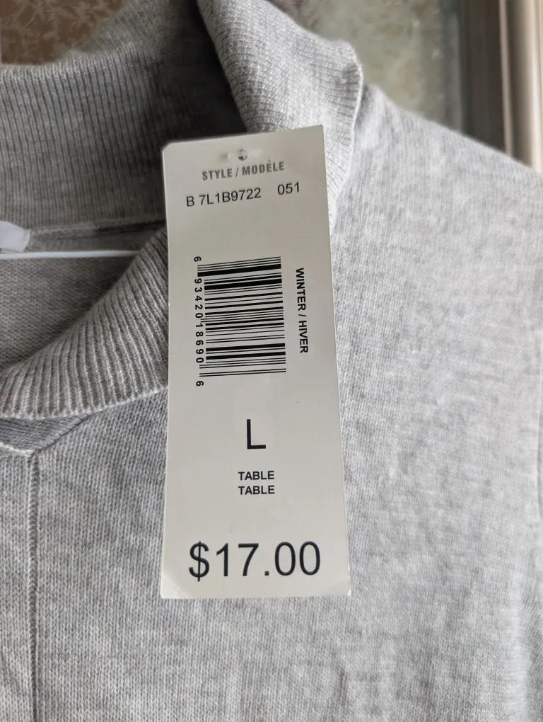 BNWT Womens sz lg Alia sweater image indicator(3)