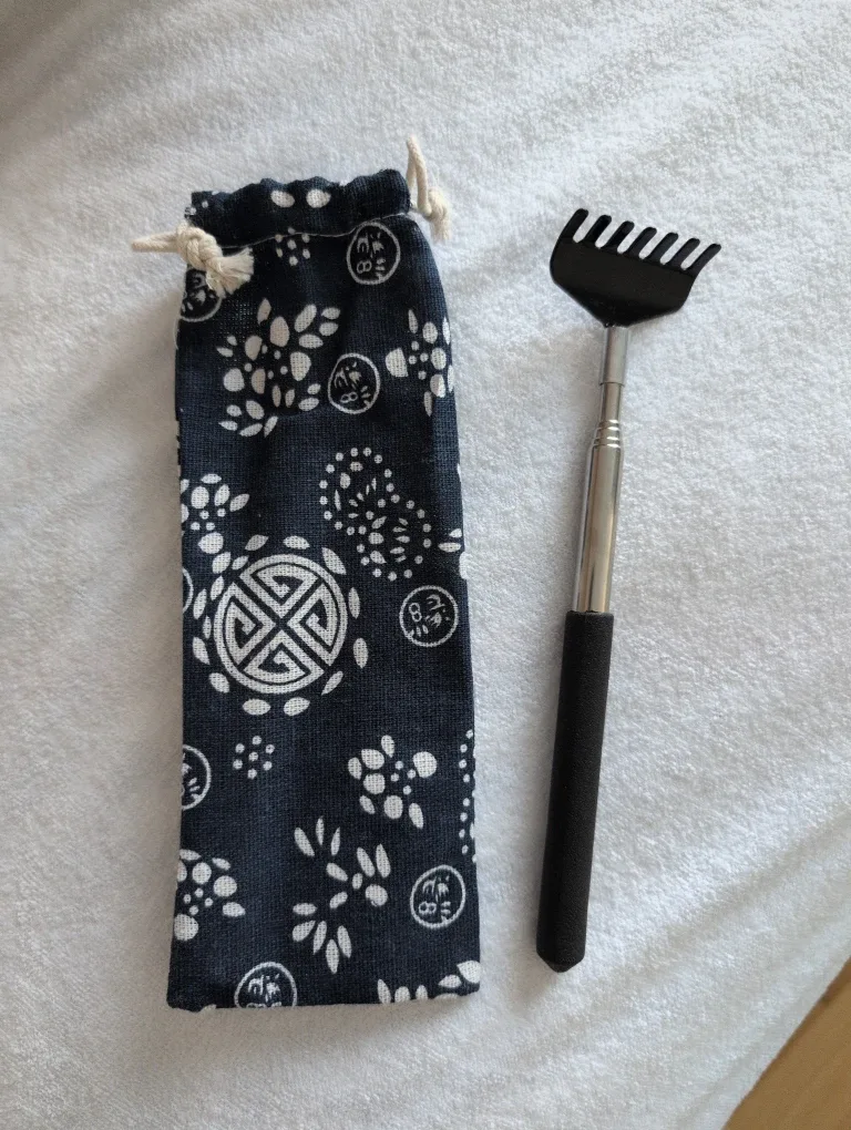 Extendable Back Scratcher with Carrying Pouch