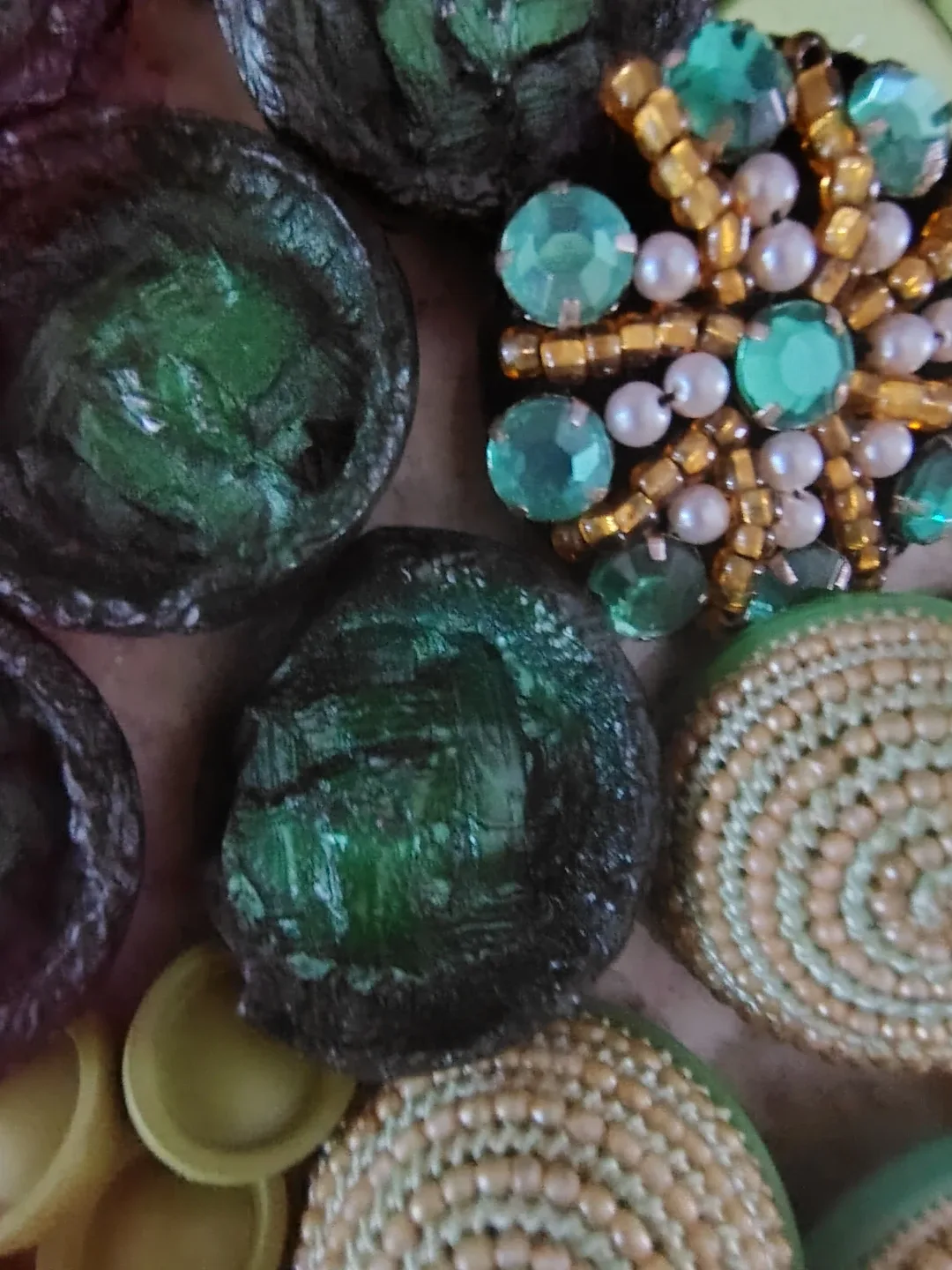 ✨Lot - Gorgeous Green Vintage Buttons - Rare, Hard to Find✨ image indicator(4)
