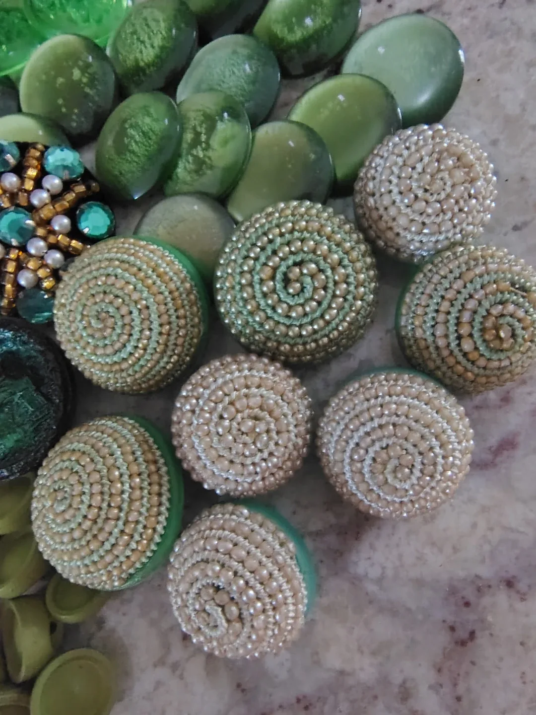 ✨Lot - Gorgeous Green Vintage Buttons - Rare, Hard to Find✨ image indicator(7)