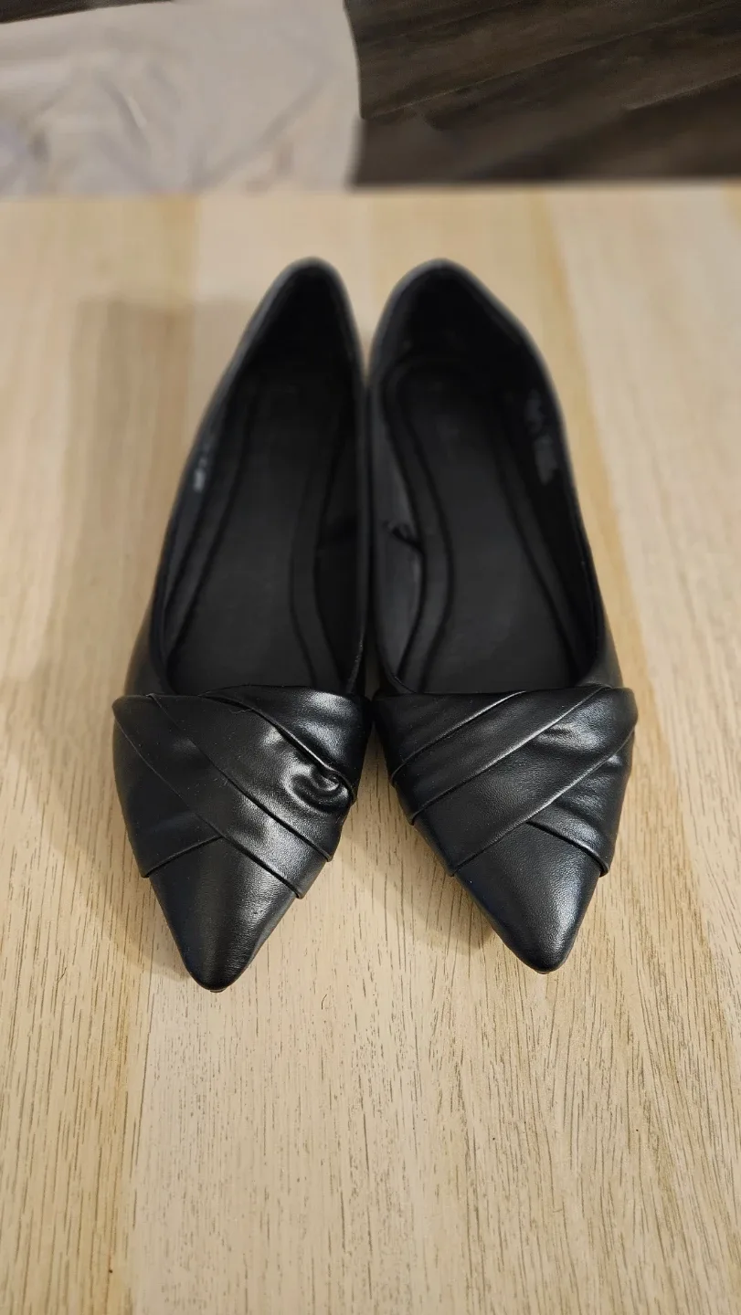 Ardene Black Pointed Flats - Size 11